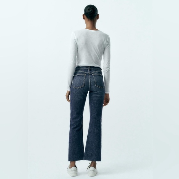 NWT Zara Mid Rise Cropped Flare Crop Jeans Size 6 - Picture 4 of 10